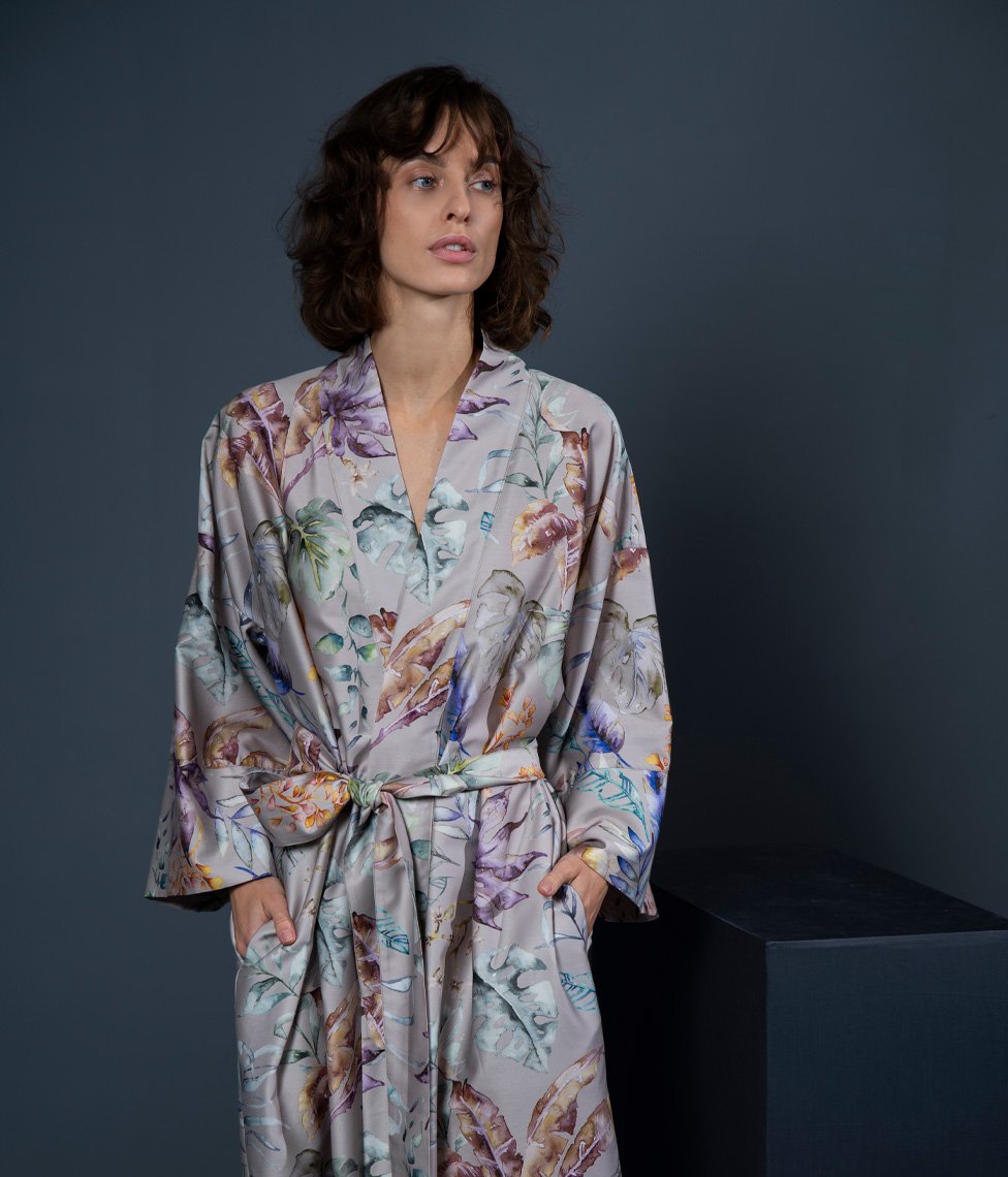 Decoflux-kimono-chalatas-flora-costera-almond-kreminis-satinas (2) Bathrobe Kimono Flora Costera Almond - Image 2