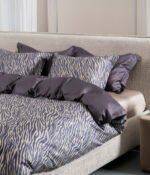 Satino pagalvės užvalkalas Zebra Almond/Figue Jam - Image 4
